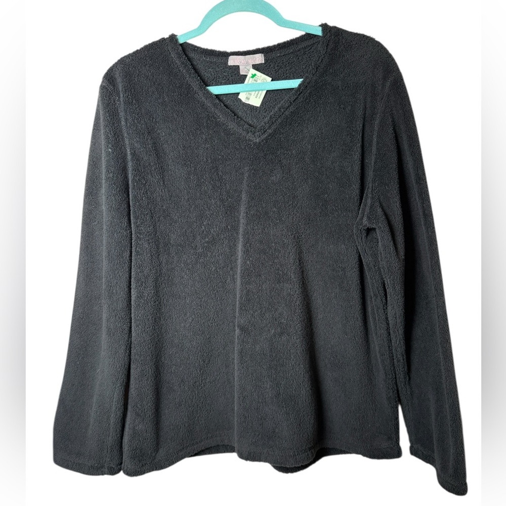 Willow Wear XL Fuzzy Black V-Neck Sweatshirt